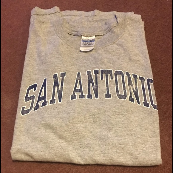 Gildan Tops - Gildan L Grey San Antonio tshirt